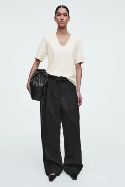 COS T-shirts | Toppar*V-RINGAD T-SHIRT I BOMULL