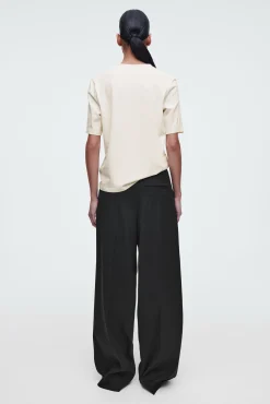 COS T-shirts | Toppar*V-RINGAD T-SHIRT I BOMULL