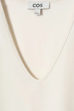 COS T-shirts | Toppar*V-RINGAD T-SHIRT I BOMULL