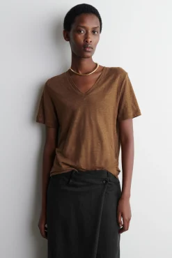 COS T-shirts | Toppar*V-RINGAD T-SHIRT I LINNE